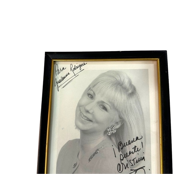 Vtg Cristina Saralegui Univision Professionally Framed Autographed Photo 5”x7” - Picture 2 of 10